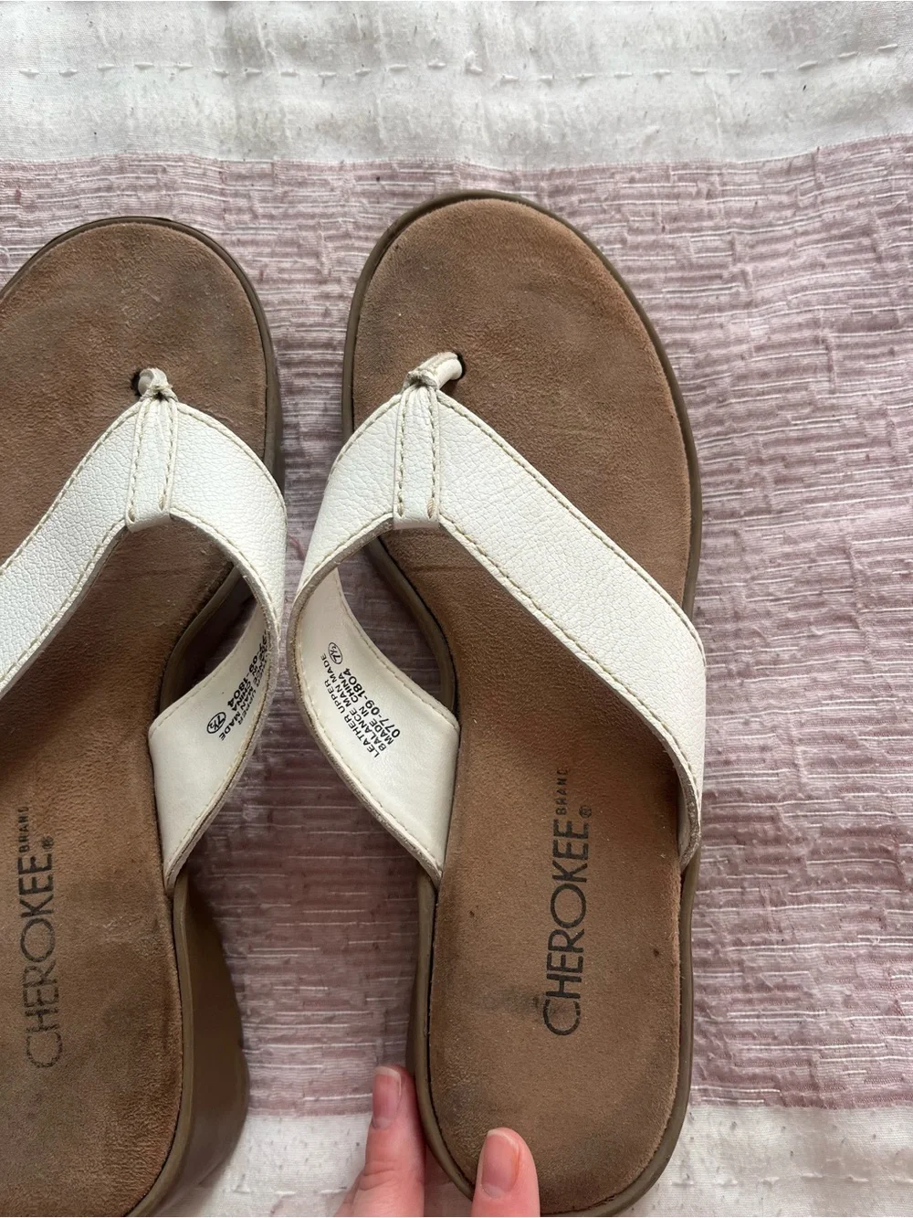 Y2K 2000s style White Thong Platform Sandals Cherokee Size 7.5